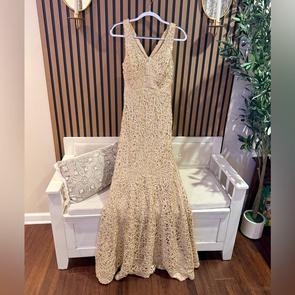 David Meister Glamorous Gold Lace Maxi Evening Gown Formal Dress